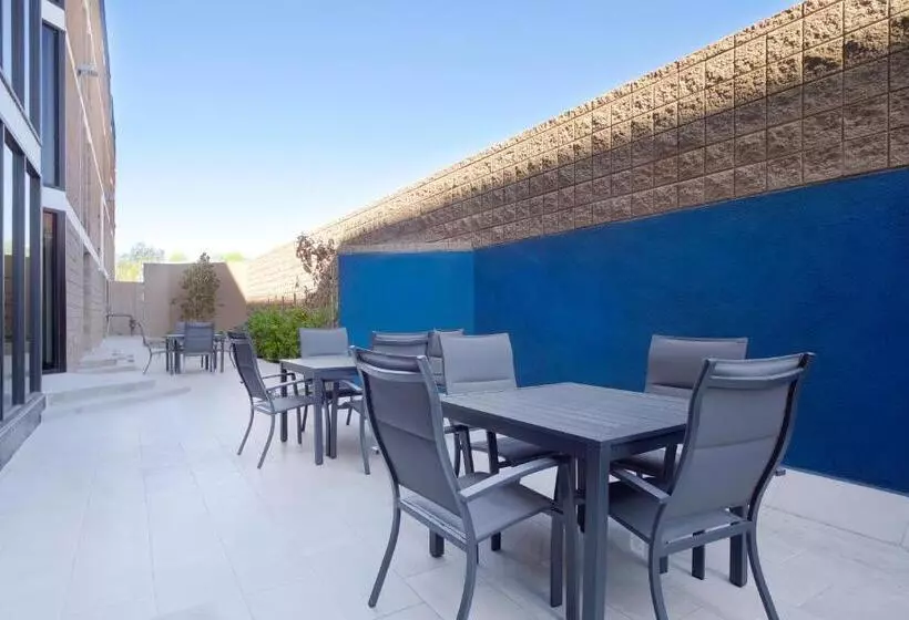 בית מלון כפרי Holiday Inn Express & Suites Phoenix   Tempe, An Ihg