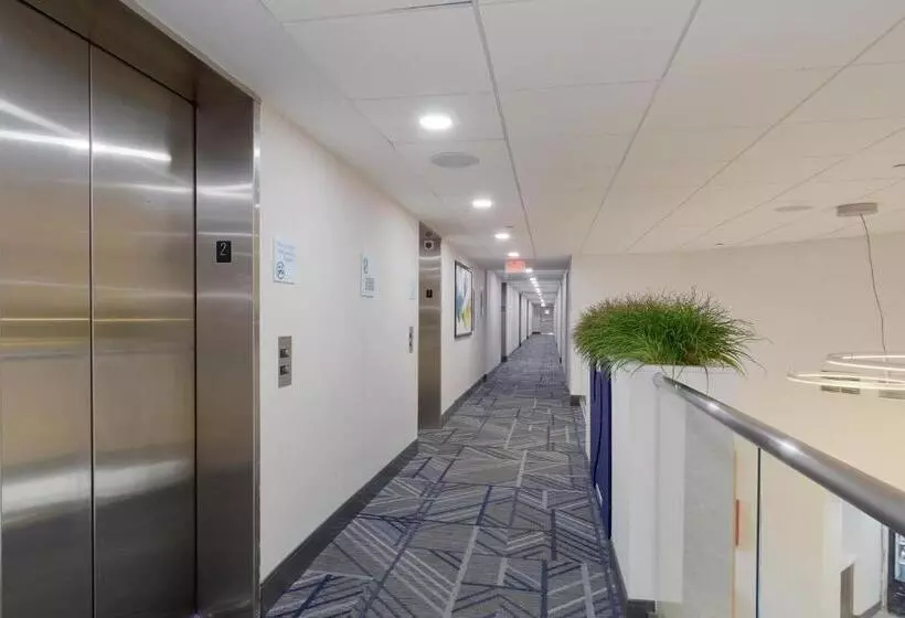 هتل Holiday Inn Express & Suites Phoenix   Tempe, An Ihg