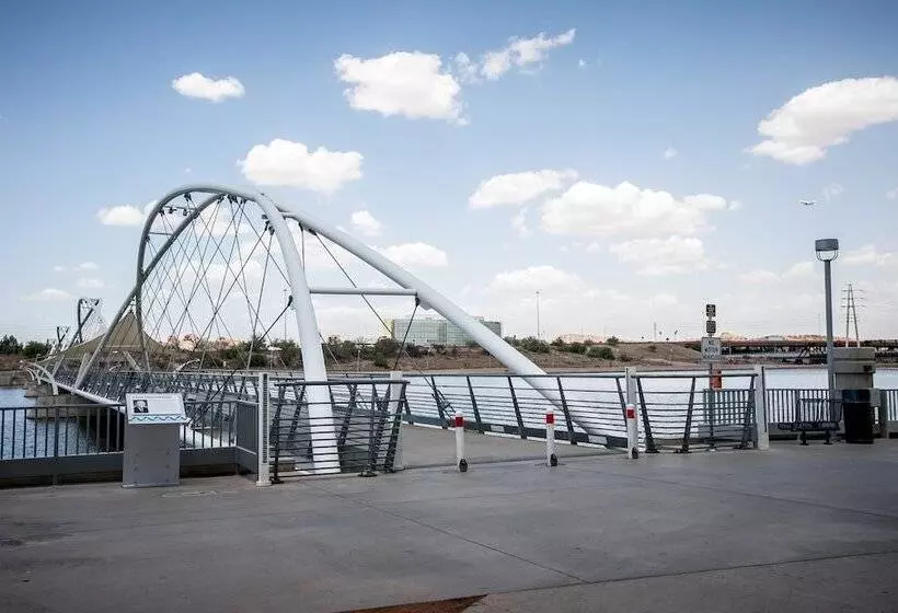 בית מלון כפרי Holiday Inn Express & Suites Phoenix   Tempe, An Ihg