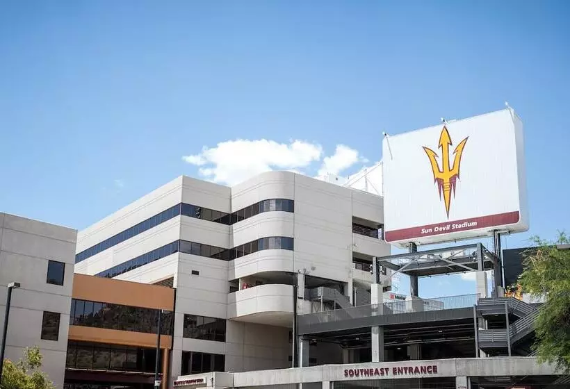 בית מלון כפרי Holiday Inn Express & Suites Phoenix   Tempe, An Ihg