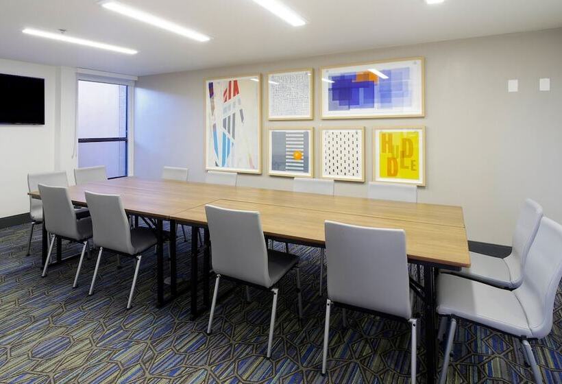 فندق Holiday Inn Express & Suites Phoenix   Tempe, An Ihg