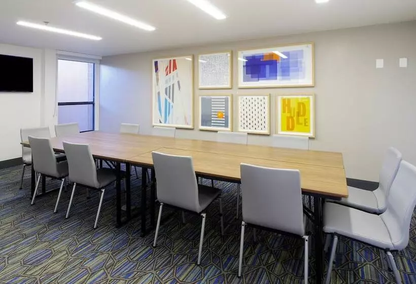 هتل Holiday Inn Express & Suites Phoenix   Tempe, An Ihg