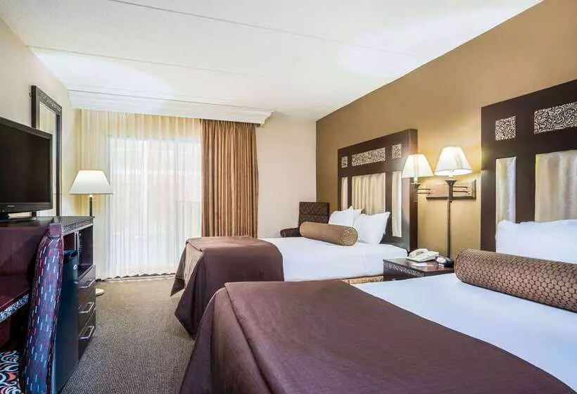 Ramada By Wyndham Plymouth Hotel & Conference Center