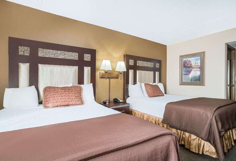 Ramada By Wyndham Plymouth Hotel & Conference Center