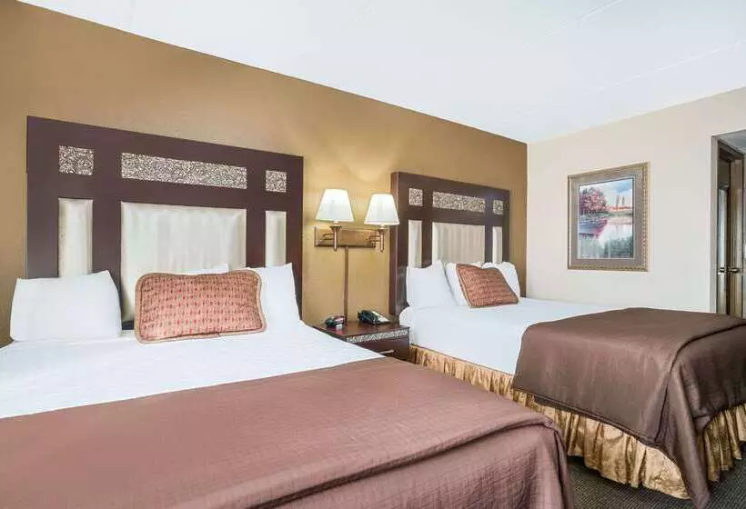 Ramada By Wyndham Plymouth Hotel & Conference Center