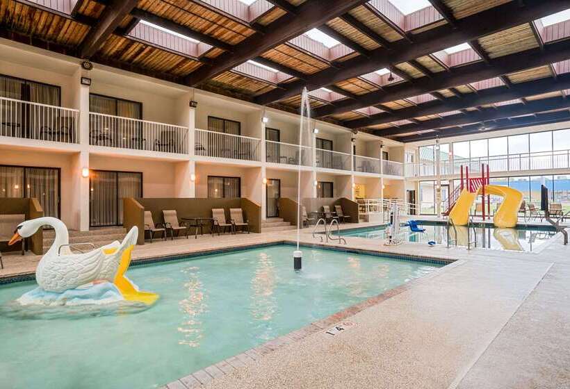 Ramada By Wyndham Plymouth Hotel & Conference Center