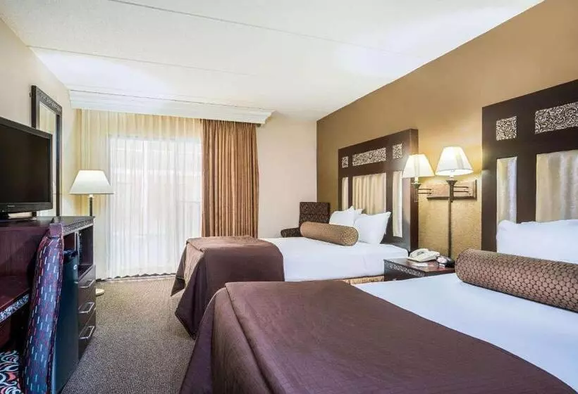 Ramada By Wyndham Plymouth Hotel & Conference Center