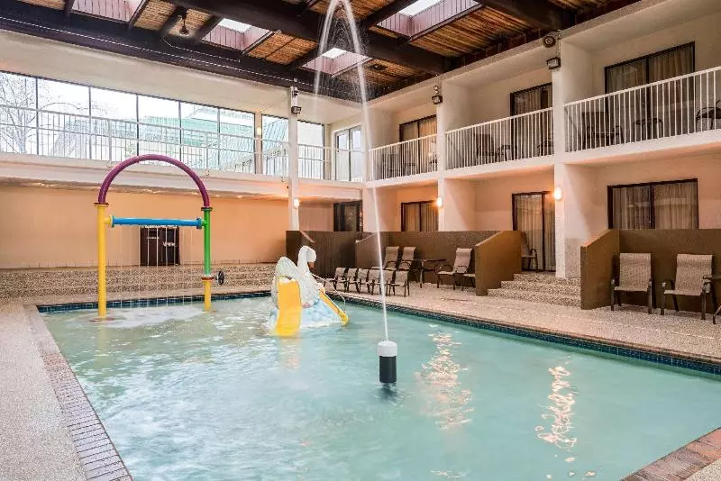 Ramada By Wyndham Plymouth Hotel & Conference Center