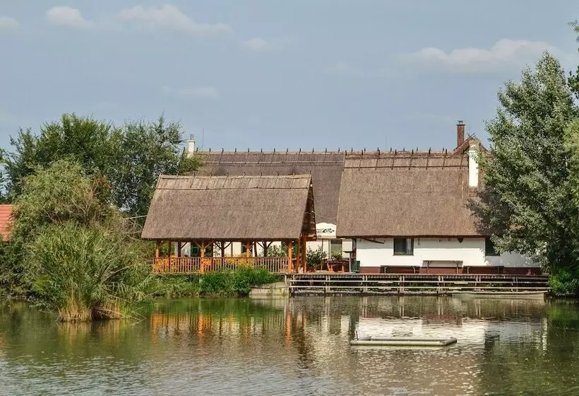 ユースホステル Antal Tavi Fogadó és Horgászparadicsom