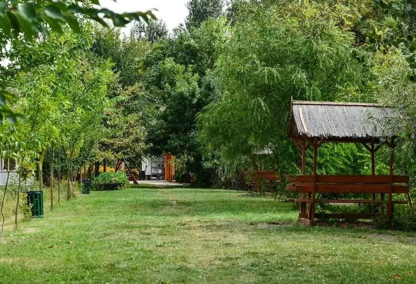 ユースホステル Antal Tavi Fogadó és Horgászparadicsom