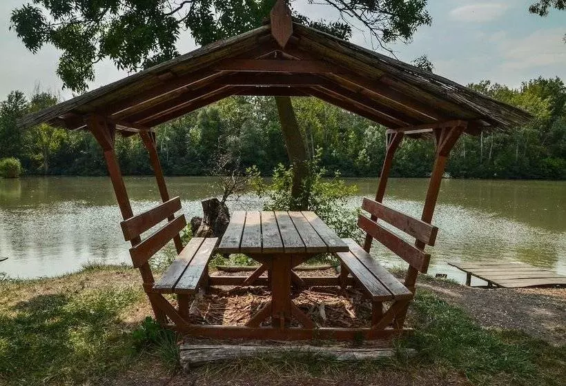 ユースホステル Antal Tavi Fogadó és Horgászparadicsom