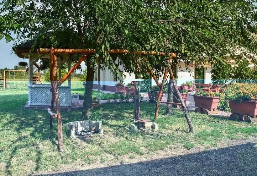 ユースホステル Antal Tavi Fogadó és Horgászparadicsom