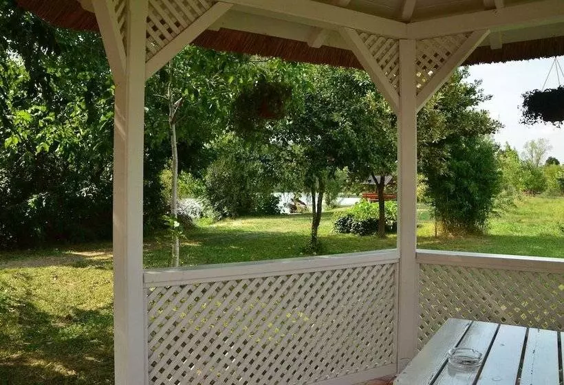 ユースホステル Antal Tavi Fogadó és Horgászparadicsom