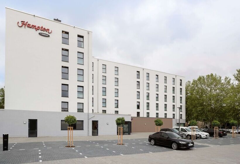 Отель Hampton By Hilton Kaiserslautern