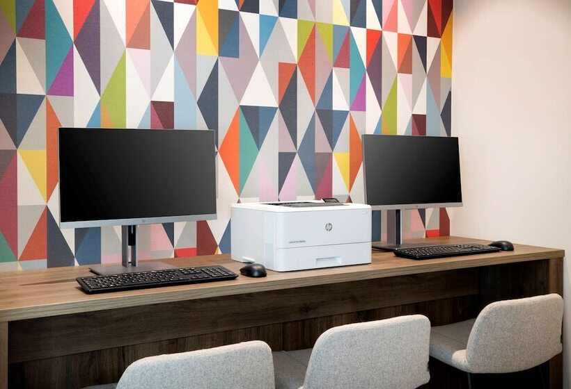 Отель Hampton By Hilton Kaiserslautern