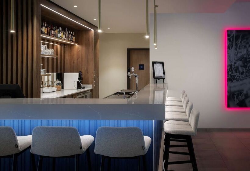 Отель Hampton By Hilton Kaiserslautern