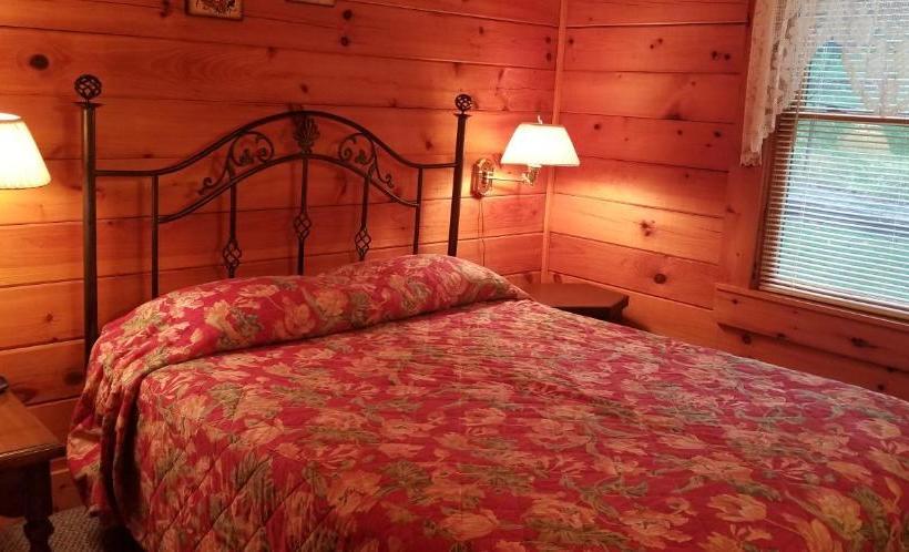 Tanglewood Motel And Log Cabins