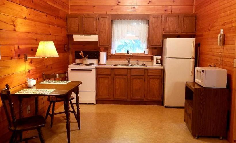 Tanglewood Motel And Log Cabins