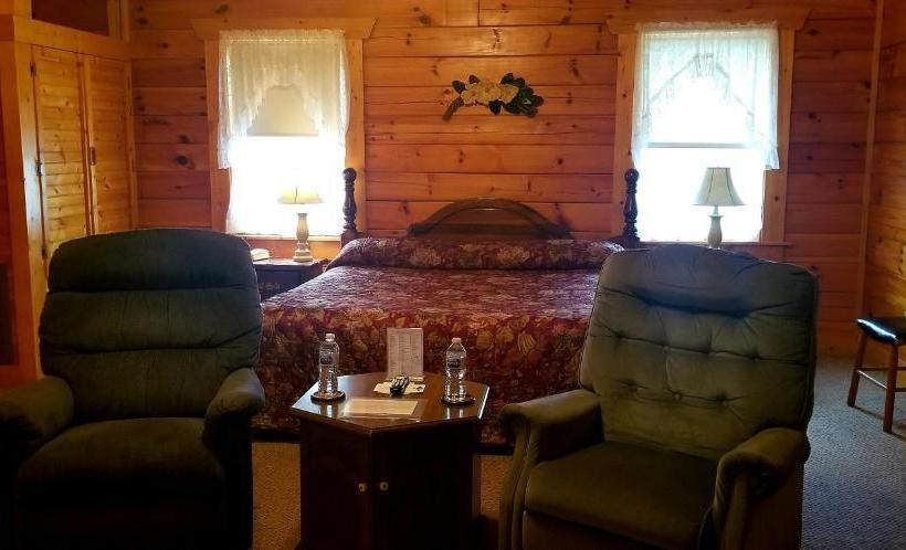 Tanglewood Motel And Log Cabins