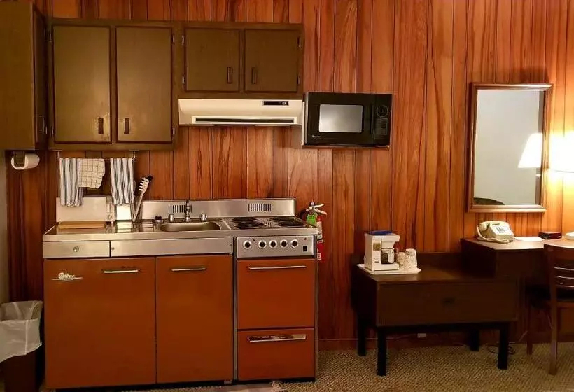 Tanglewood Motel And Log Cabins