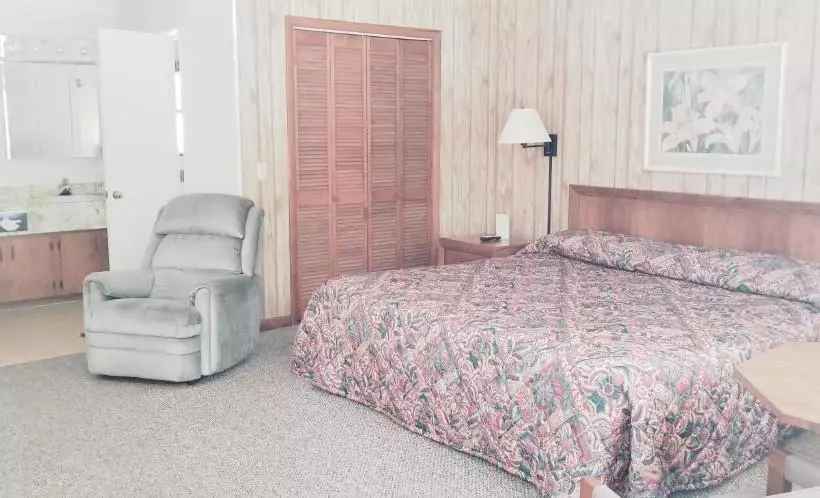Tanglewood Motel And Log Cabins