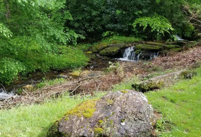 Tanglewood Motel And Log Cabins