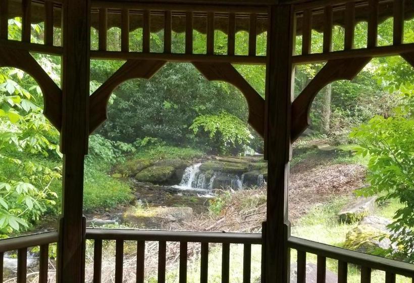 Tanglewood Motel And Log Cabins