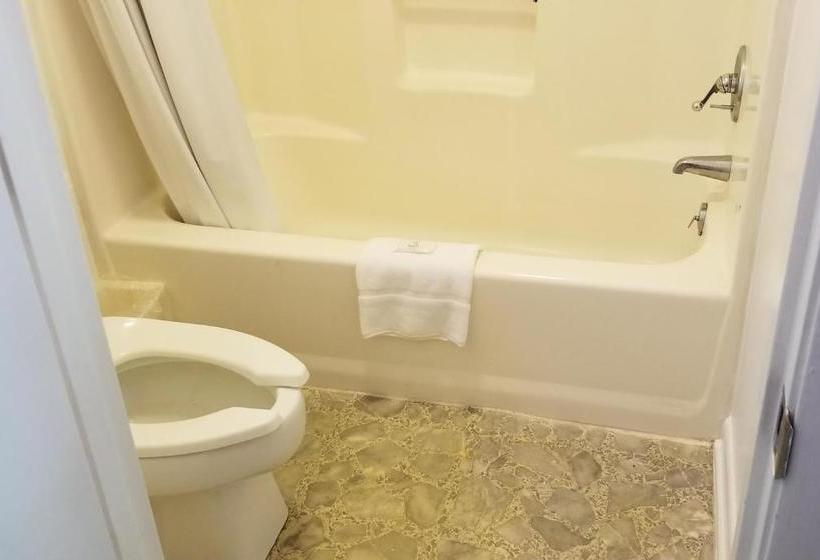 Tanglewood Motel And Log Cabins