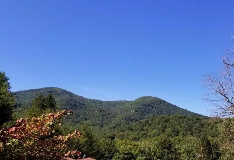 Tanglewood Motel And Log Cabins