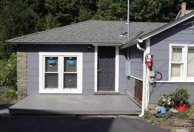 Retkeilymaja Reynolds House Inn