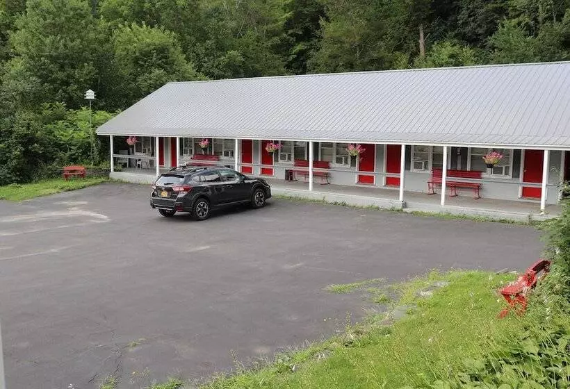 Retkeilymaja Reynolds House Inn