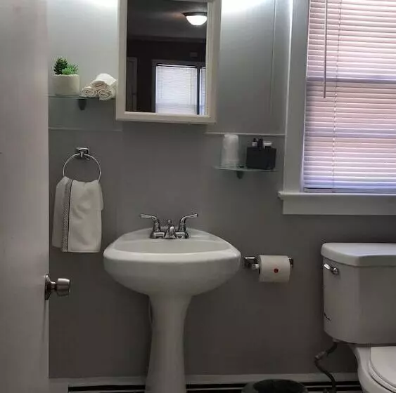 Retkeilymaja Reynolds House Inn