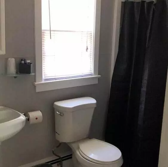 Retkeilymaja Reynolds House Inn