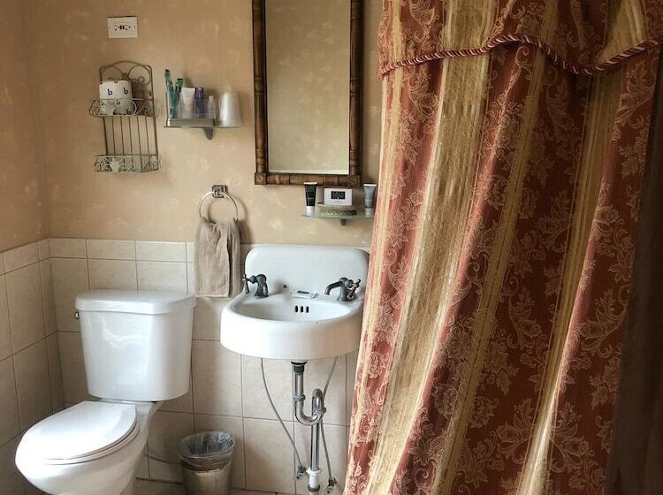 ユースホステル Reynolds House Inn