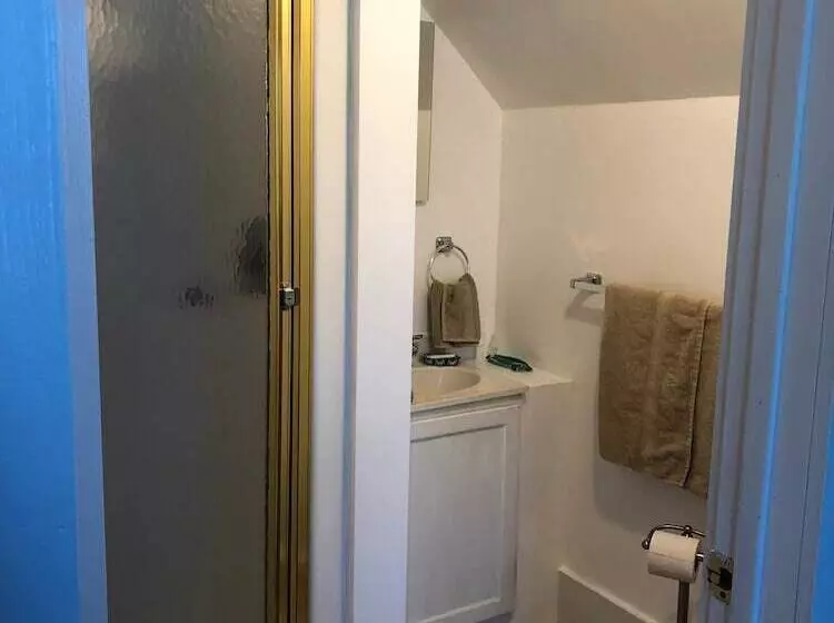 Retkeilymaja Reynolds House Inn