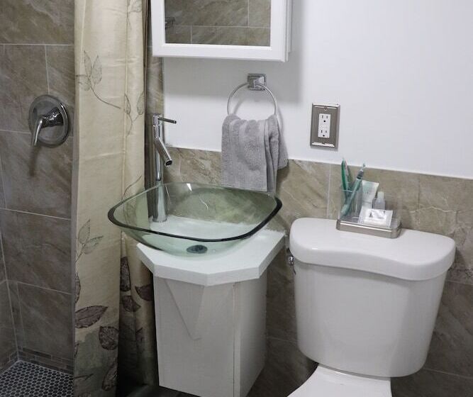 ユースホステル Reynolds House Inn