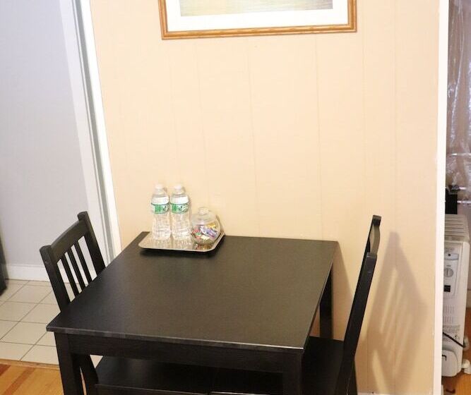 ユースホステル Reynolds House Inn