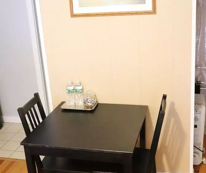 Retkeilymaja Reynolds House Inn