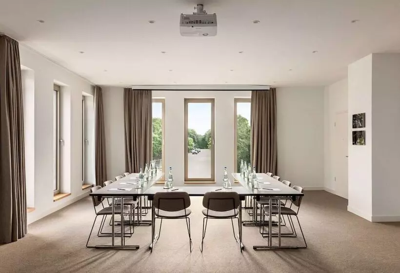 ホテル Vienna House By Wyndham Mq Kronberg