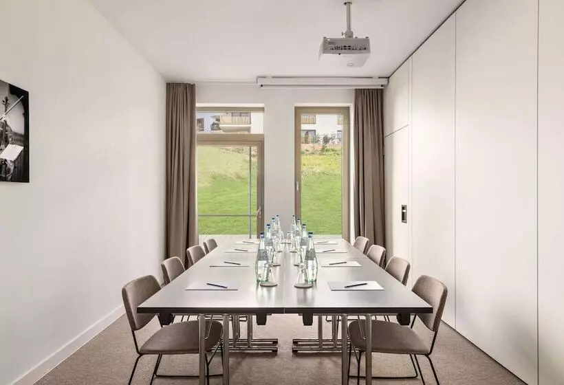 ホテル Vienna House By Wyndham Mq Kronberg