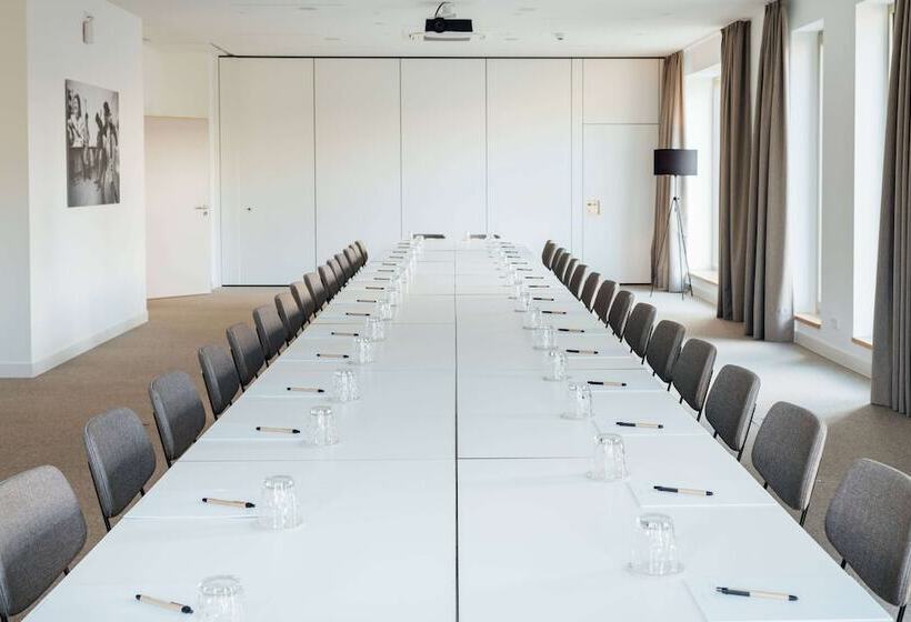 فندق Vienna House By Wyndham Mq Kronberg