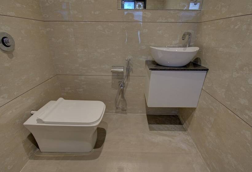 هتل Amisha International