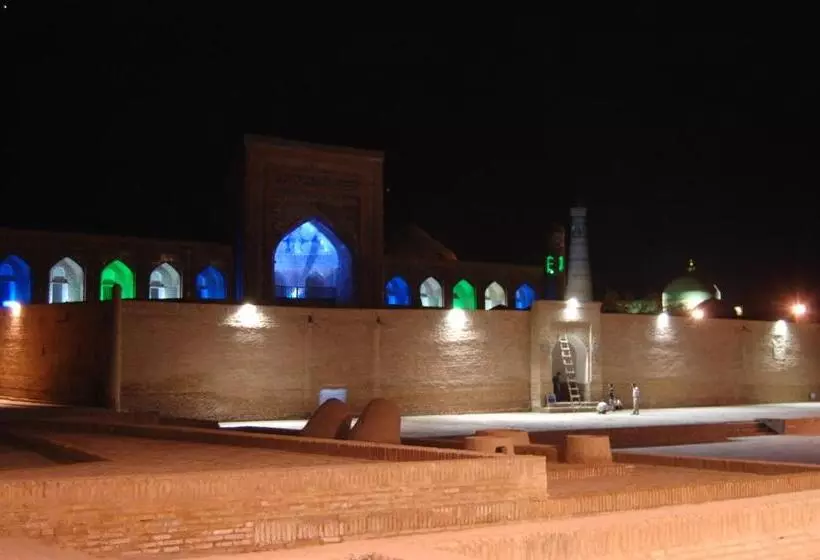 تختخواب و صبحانه Khiva Bibimariyam