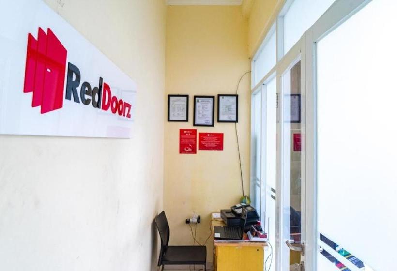 فندق Reddoorz Near Cbd Ciledug