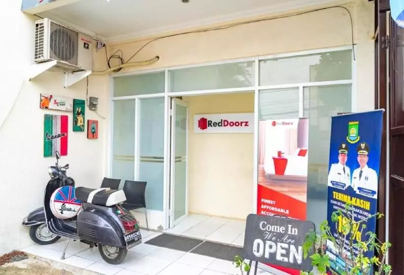 ホテル Reddoorz Near Cbd Ciledug