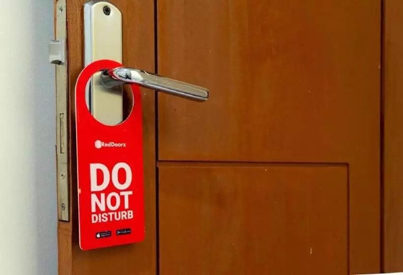 ホテル Reddoorz Near Cbd Ciledug