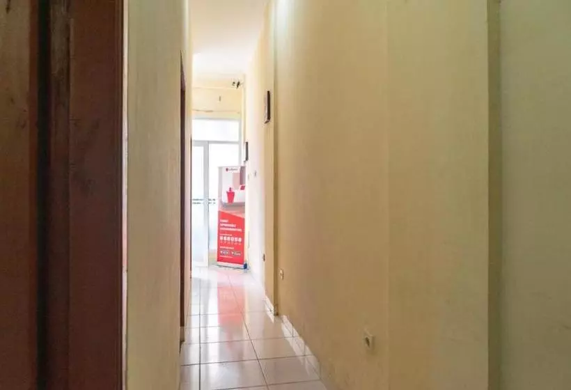 ホテル Reddoorz Near Cbd Ciledug