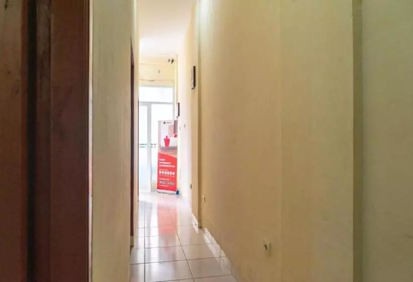ホテル Reddoorz Near Cbd Ciledug