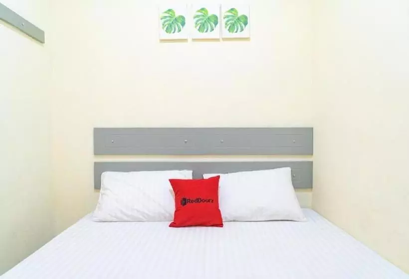 ホテル Reddoorz Near Cbd Ciledug