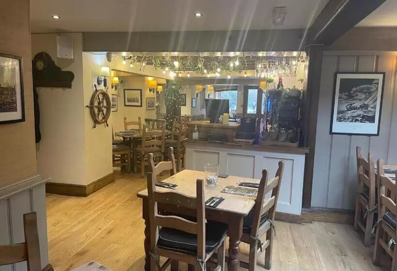 Hotelli Garddfon Inn